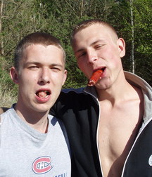 King and Max 5b1b448e43315.jpg