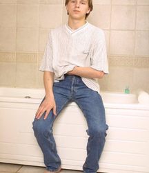 Bathroom dude 5b3d747aaa358.jpg