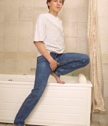 Bathroom dude 5b3d747f59fb1.jpg