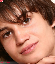Rene 5b52a24690315.jpg