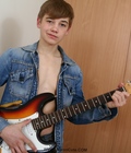 Aaron-Guitar 5c80f5449fd48.jpg