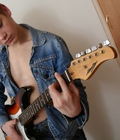 Aaron-Guitar 5c80f546182c5.jpg