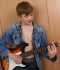 Aaron-Guitar 5c80f555ed893.jpg