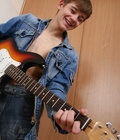 Aaron-Guitar 5c80f55d9e98b.jpg
