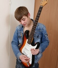 Aaron-Guitar 5c80f57a2c111.jpg
