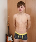 Aaron-Guitar 5c80f594e2b8c.jpg