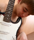 Aaron-Guitar 5c80f5f1cd52e.jpg