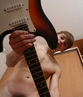 Aaron-Guitar 5c80f630c05b5.jpg