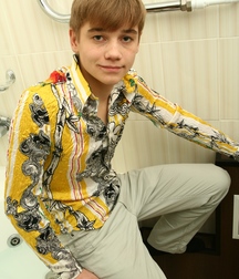 Aaron-bathroom 5c95a92a7f059.jpg