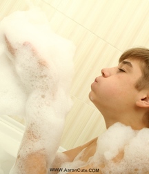Aaron-bathroom 5c95aa3d33bd6.jpg