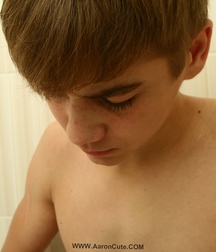 Aaron-bathroom 5c95aa65b0403.jpg