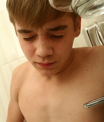 Aaron-bathroom 5c95aa8142c59.jpg