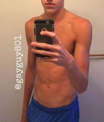 hot boys 5cca4f9bf1df5.jpg