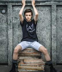 hot boys 5cca4fdd74b97.jpg