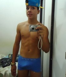 hot boys 5cca4ff086f2e.jpg