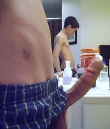 More hotties 5d0fe84298a22.jpg