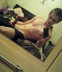 More hotties 5d0fe84b46250.jpg