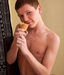 Evan 5d18dd8058e7d.jpg