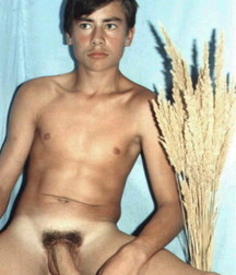 Boys Pose 9 56ccf57d1a5bc.jpg