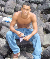 Boy đặt ra 12