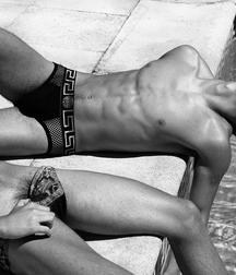 Boys in Versace underwear. 5ae78e3617689.jpg