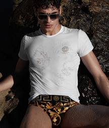 Boys in Versace underwear. 5ae78e4f7e804.jpg