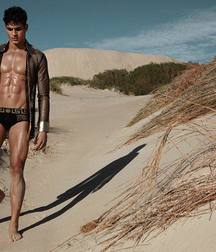 Boys in Versace underwear. 5ae78e50c0405.jpg