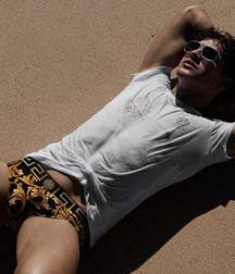 Boys in Versace underwear. 5ae78e51b7e4a.jpg