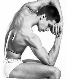 Boys in Versace underwear. 5ae78e5faf060.jpg