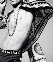 Boys in Versace underwear. 5ae78e64752fb.jpg