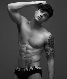 Boys in Versace underwear. 5ae78e88375c1.jpg