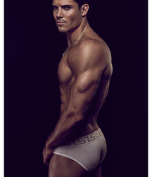 Boys in Versace underwear. 5ae78e98a6925.jpg