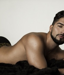 Boys in Versace underwear. 5ae78ea06ac1c.jpg
