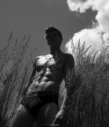 Boys in Versace underwear. 5ae78ea1c33c4.jpg