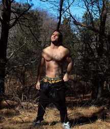 Boys in Versace underwear. 5ae78ec45ed24.jpg