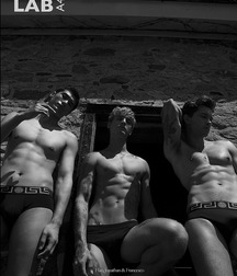 Boys in Versace underwear. 5ae78ed7b38f6.jpg