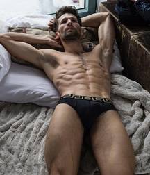 Boys in Versace underwear. 5ae78ee3c97d5.jpg