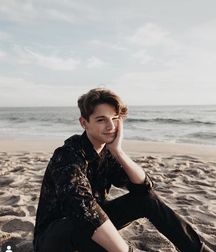 Cute Boys 5e76e5fc3ac01.jpeg