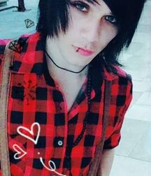 EMO BOYS 599616321e9d7.jpg