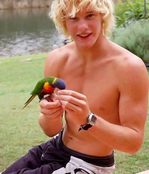 shirtless boys from the net 001 585379110fdf8.jpg