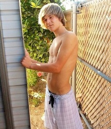 shirtless boys from the net 002 586576239e42e.jpg