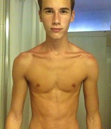 shirtless boys from the net 002 586576ae3f61c.jpg