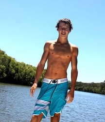 shirtless boys from the net 002 586576bdc6043.jpg