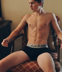 shirtless boys from the net 002 586576efe2c12.jpg