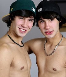 shirtless boys from the net 002 5865786078fb7.jpg