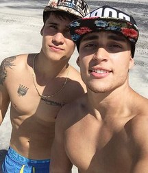 shirtless boys from the net 002 586578aa9ed64.jpg