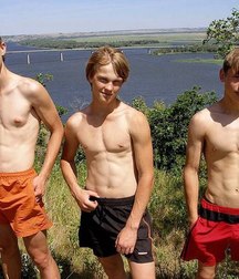 shirtless boys from the net 002 586578b49e335.jpg