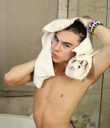 Beautiful Kyler Moss 593b56e76bab9.jpg