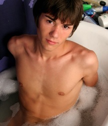 Bath Time for Damien 5941631356ba5.jpg