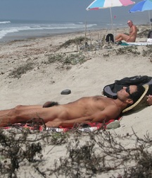 Working on His Tan 594f3bf124055.jpg